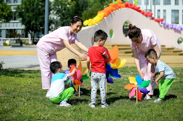 优先配公租房、生育子女无须再审批……多地出台鼓励生育新政策