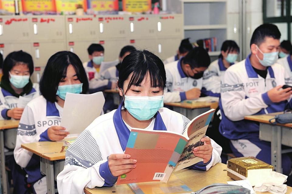 深圳拟探索推进12年免费教育